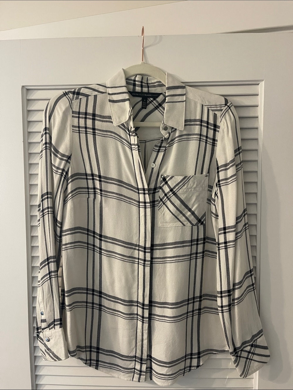 White House Black Market long sleeve button up white and black
